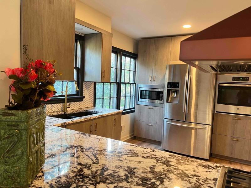 2406 Chattesworth Ln - Photo 3 of 17