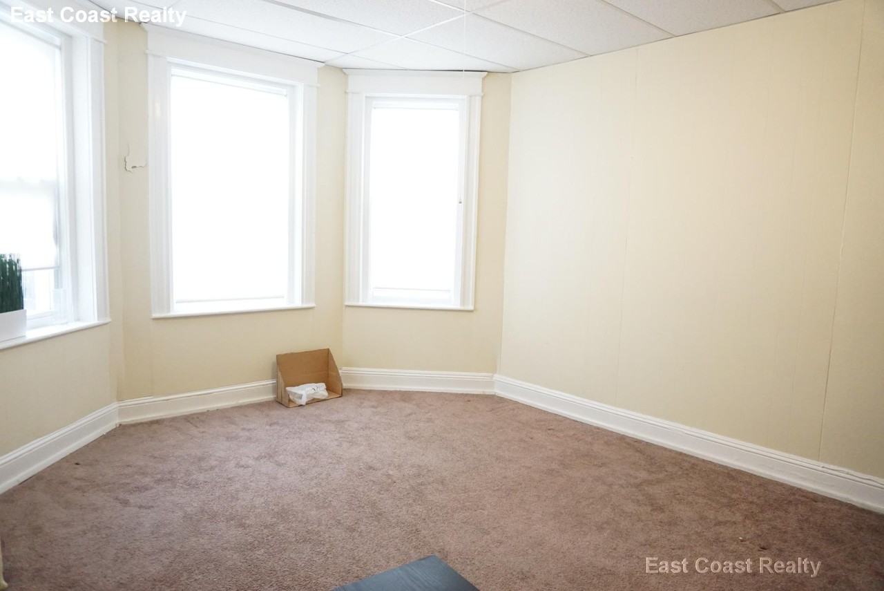 68 Woodstock Ave #11 - Photo 2 of 5