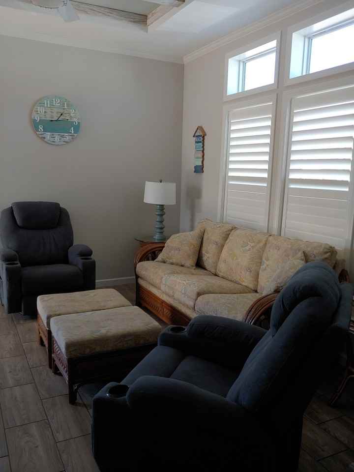 1957 Allison Ave - Photo 3 of 15