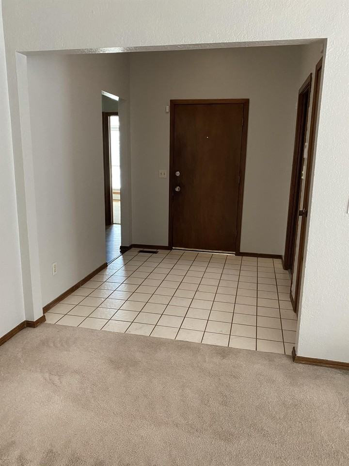 541 Nw 170th St #1 - Photo 2 of 28