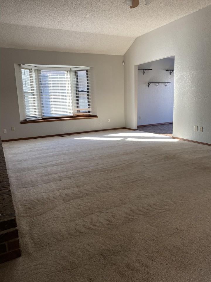 541 Nw 170th St #1 - Photo 4 of 28