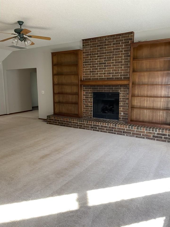 541 Nw 170th St #1 - Photo 5 of 28