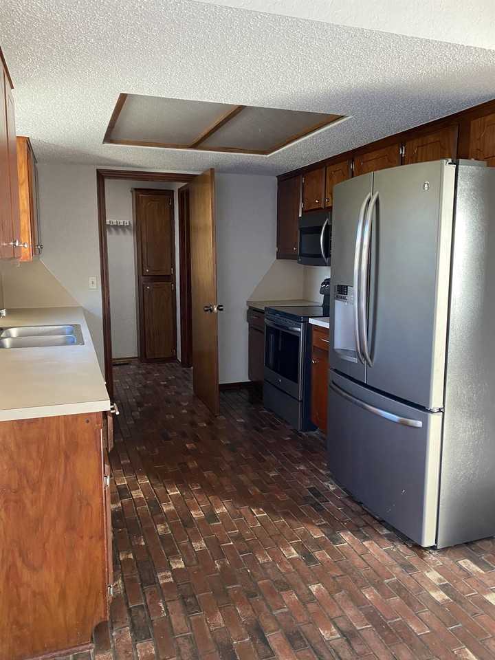 541 Nw 170th St #1 - Photo 6 of 28