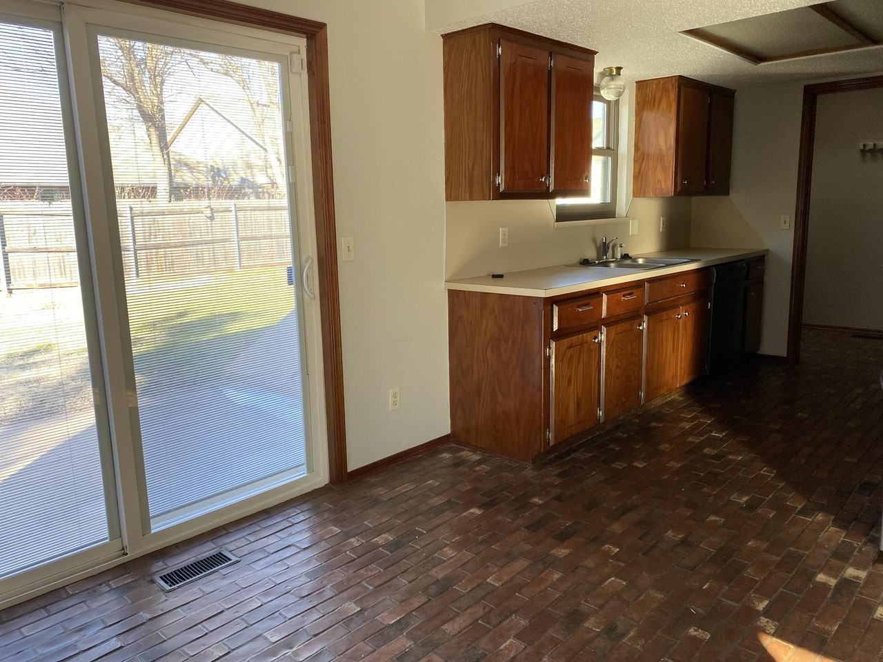 541 Nw 170th St #1 - Photo 7 of 28