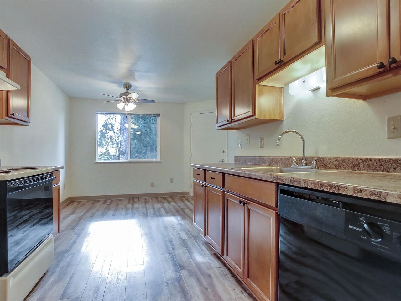 14110 SW Allen BlvdUnit #91 - Photo 6 of 11
