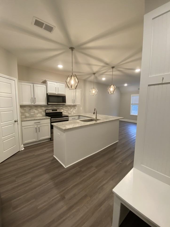 1027 Glenkirk Dr #B - Photo 3 of 20