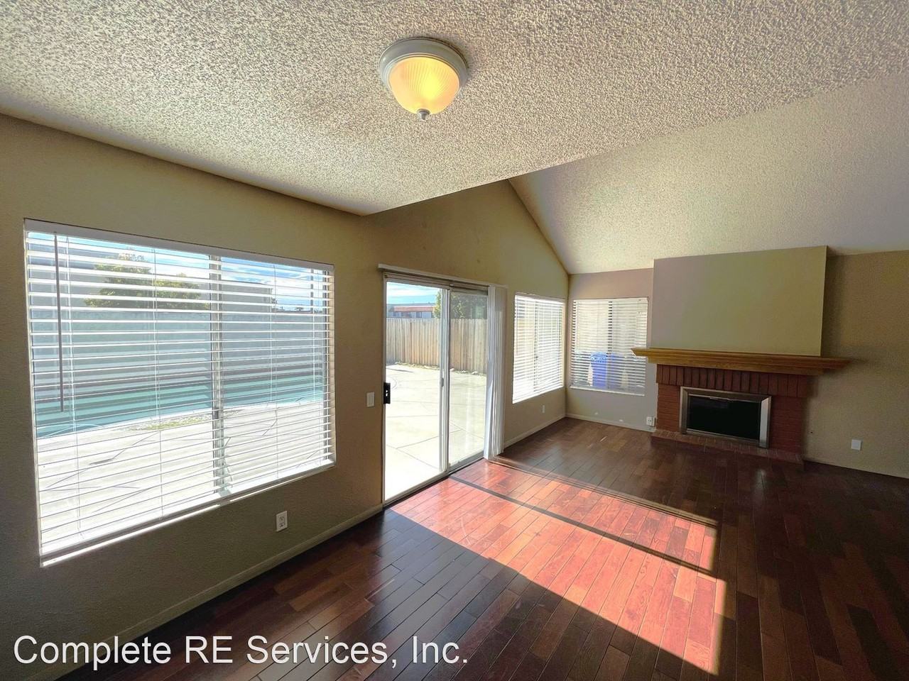 16177 Barbee St - Photo 3 of 15