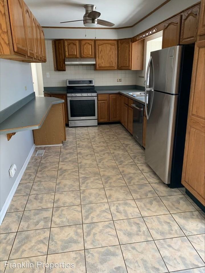 320 N Cherry St - Photo 3 of 11