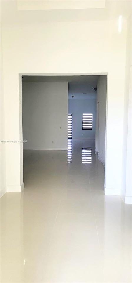 14423 Sw 18th St #14423 - Photo 2 of 8