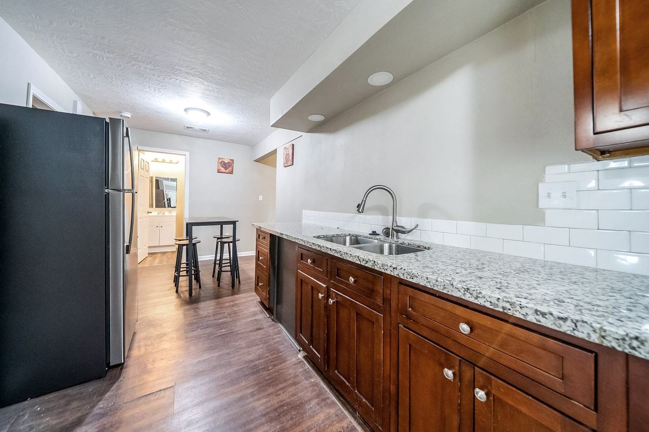 Christine St - Photo 4 of 12