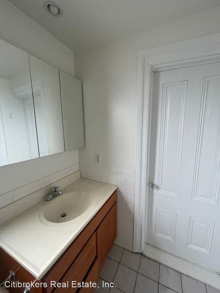 2116-2118 Greenwich Street - Photo 2 of 12