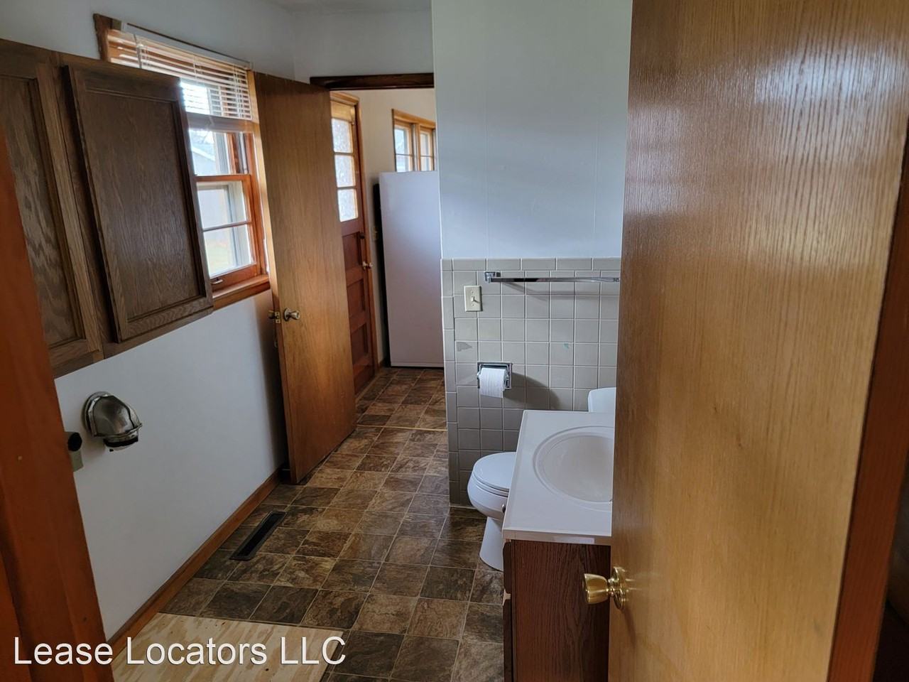 957 Redbarn Ln - Photo 2 of 16