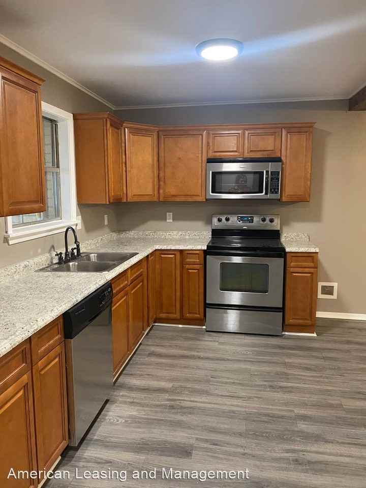 1253 Edgewood Cir - Photo 2 of 17