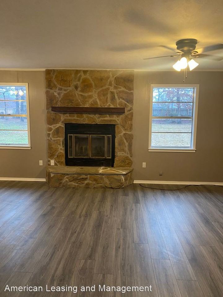 1253 Edgewood Cir - Photo 3 of 17