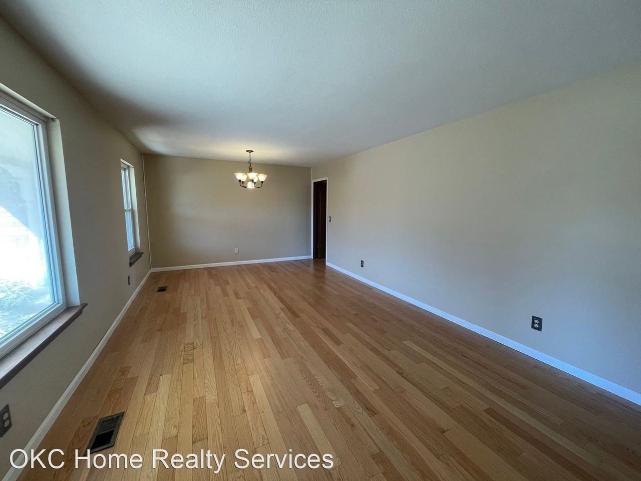 5809 Nw 83rd St - Photo 3 of 37