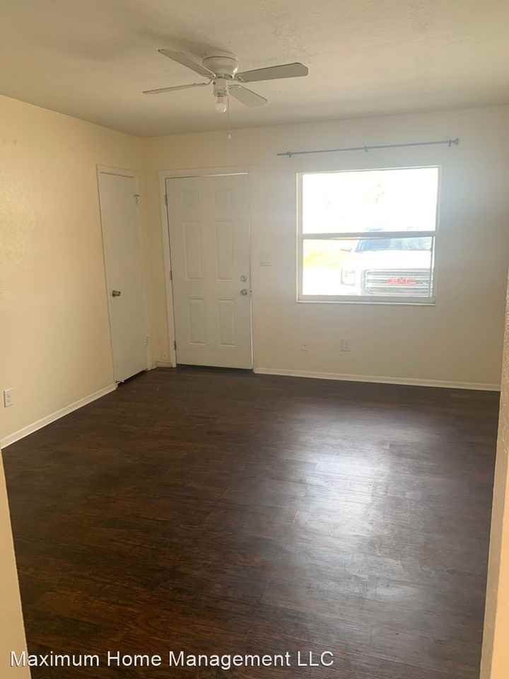 4425 18th St N - Photo 3 of 15