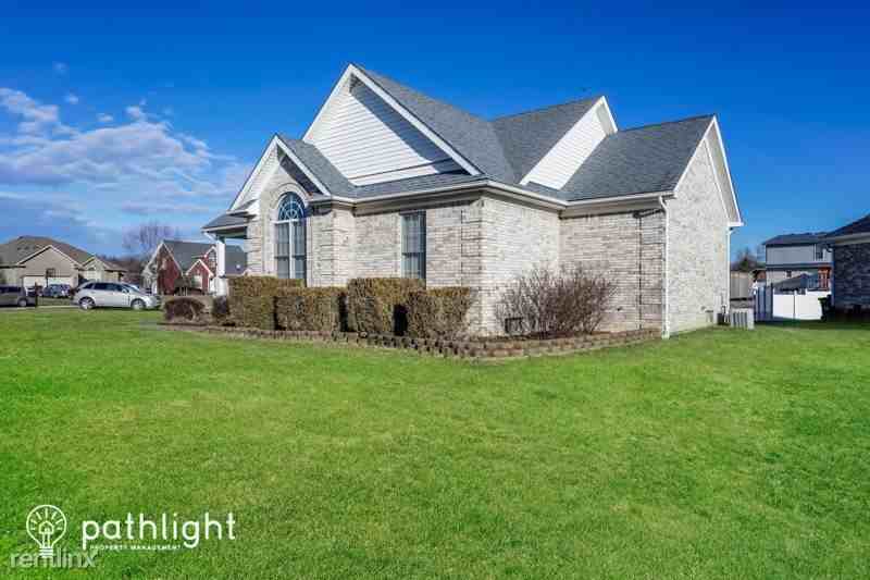 302 Bentwood Dr - Photo 3 of 17