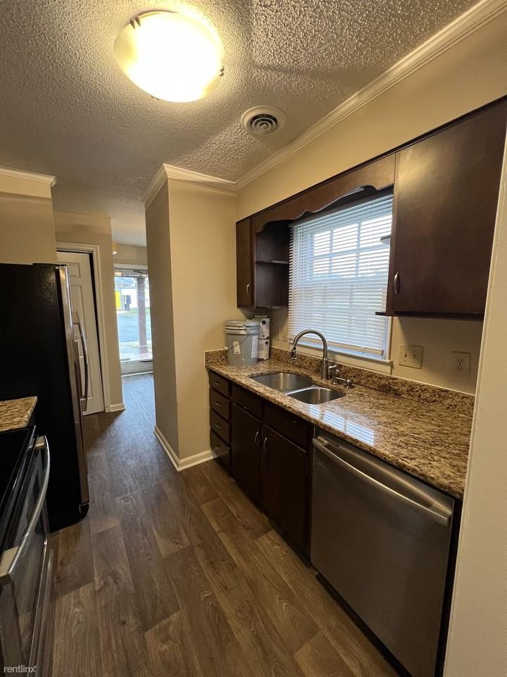 4934 Tower Rd #D - Photo 2 of 9