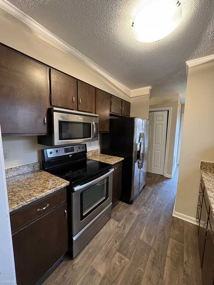 4934 Tower Rd #D - Photo 3 of 9