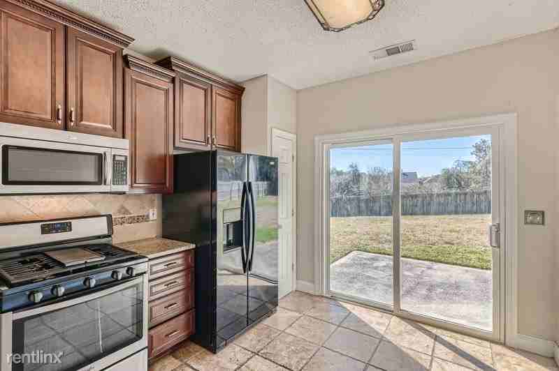 1672 Woodsford Rd Nw - Photo 2 of 18