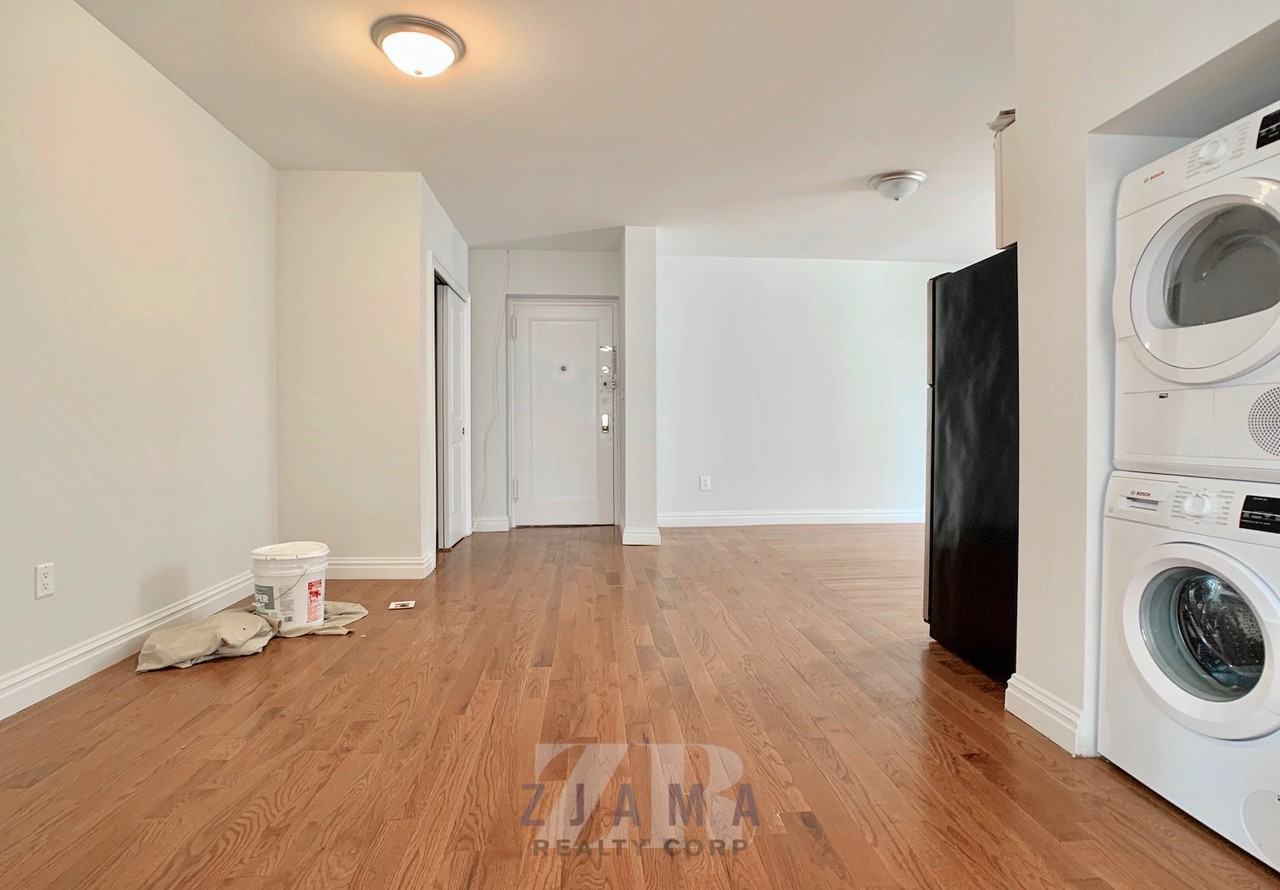 715 Saint Marks Ave #3H - Photo 5 of 10