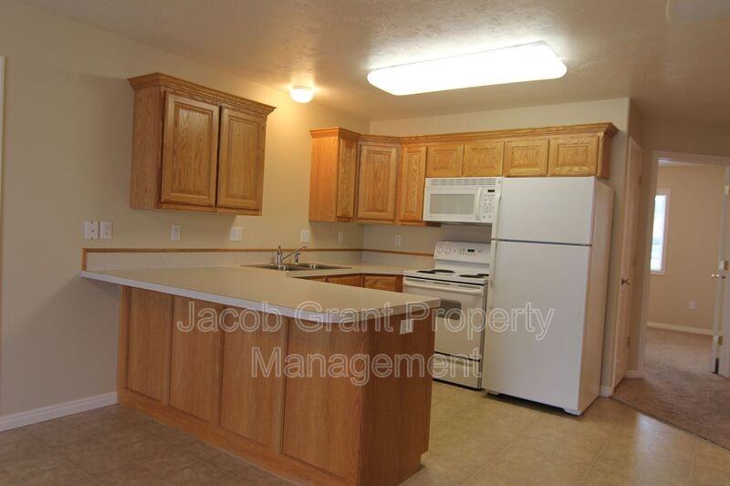 175 Stockham Blvd #1 - Photo 2 of 13