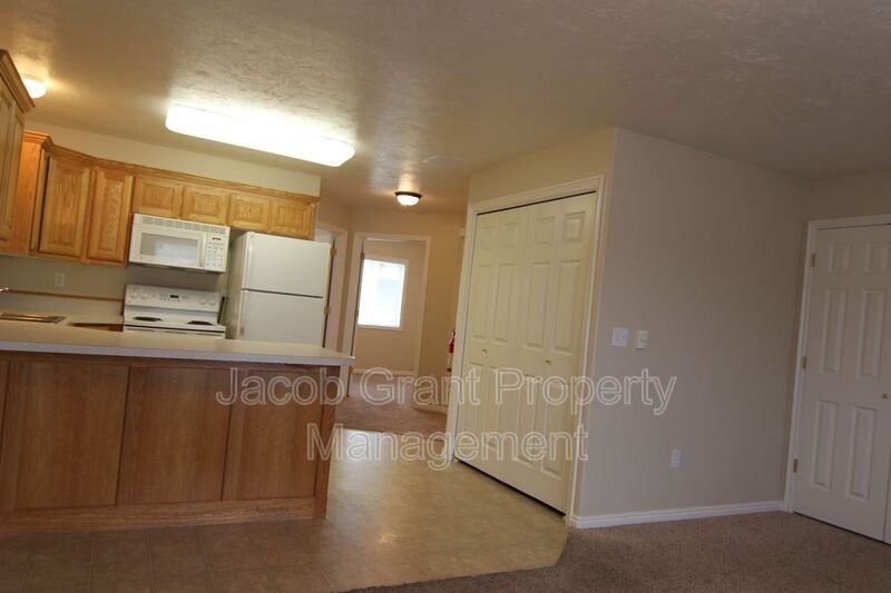 175 Stockham Blvd #1 - Photo 3 of 13
