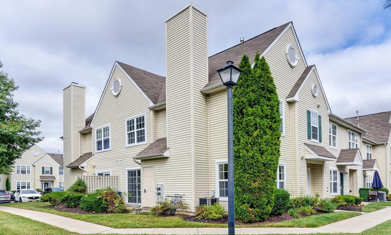 105 Quay Ct - Photo 2 of 17