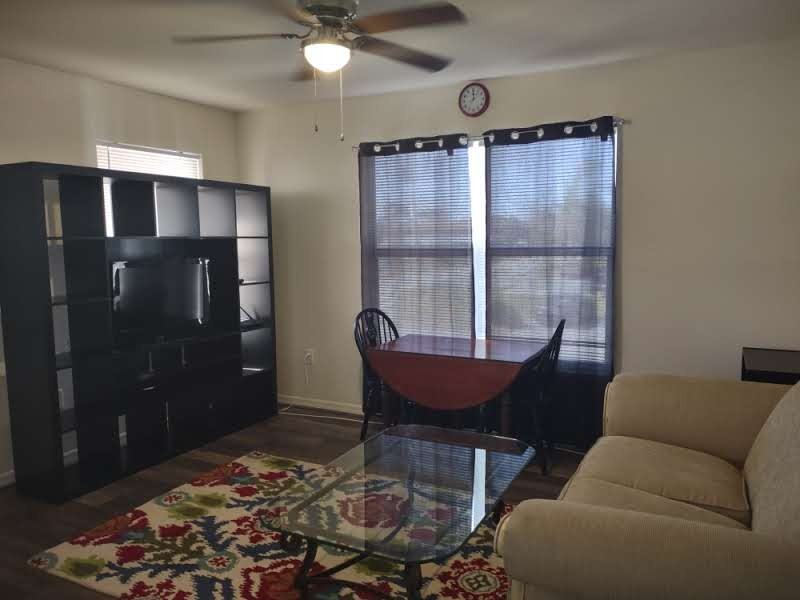 943 Se Mayo Dr - Photo 2 of 18