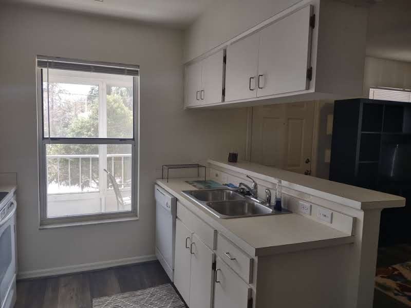 943 Se Mayo Dr - Photo 4 of 18