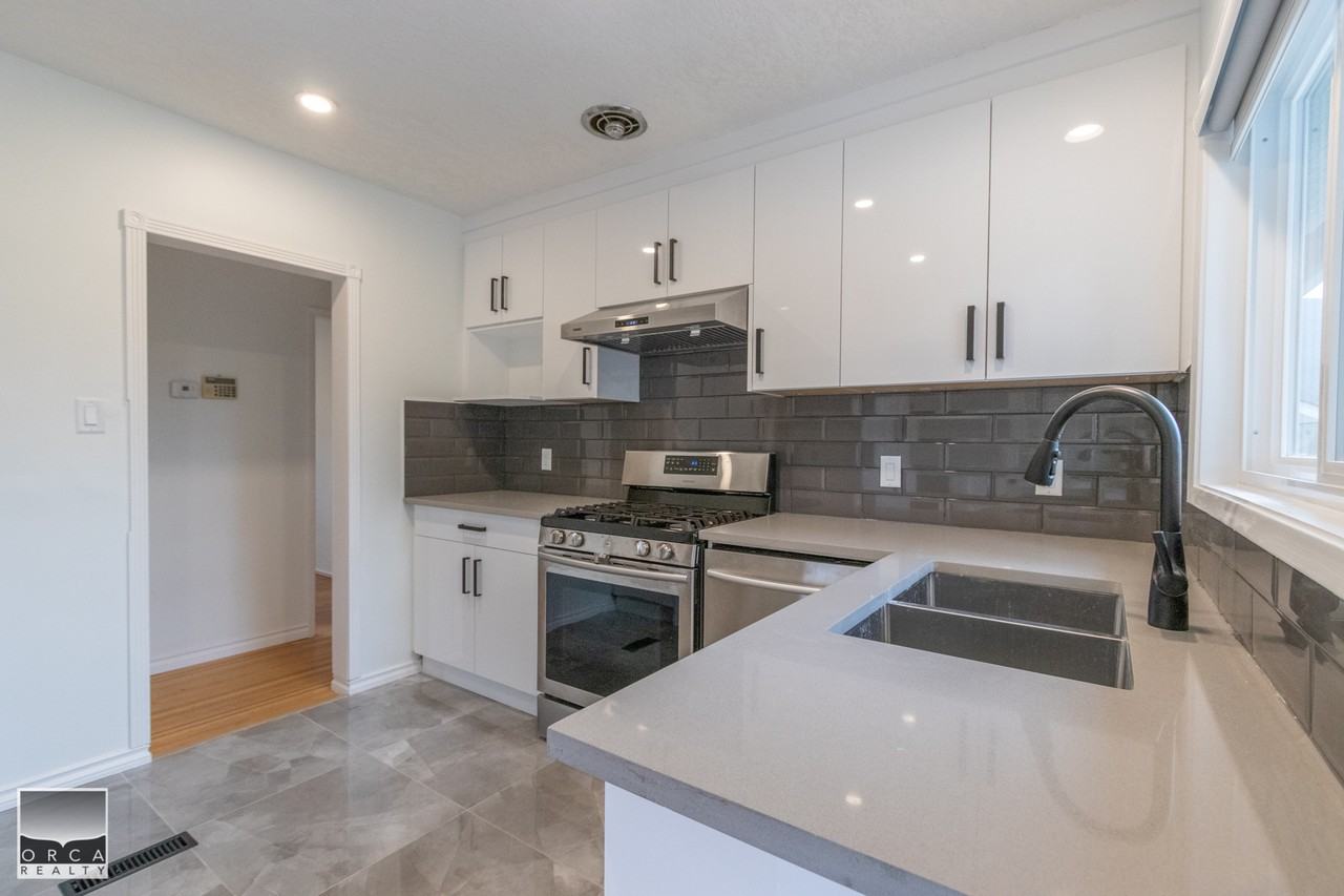 966 Fairway Dr - Photo 2 of 24