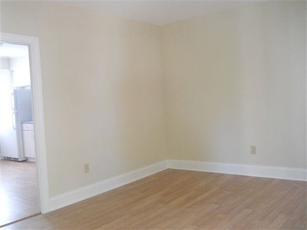 123 Bath St - Photo 3 of 16