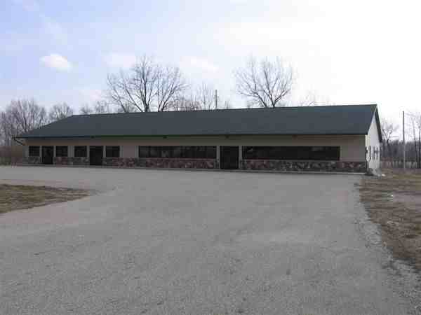 869 E Chicago Rd - Photo 3 of 7