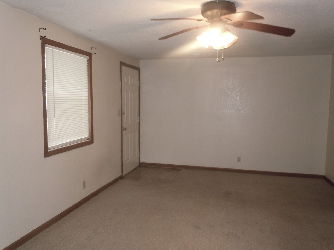 105 Sandridge Drive - Photo 2 of 9
