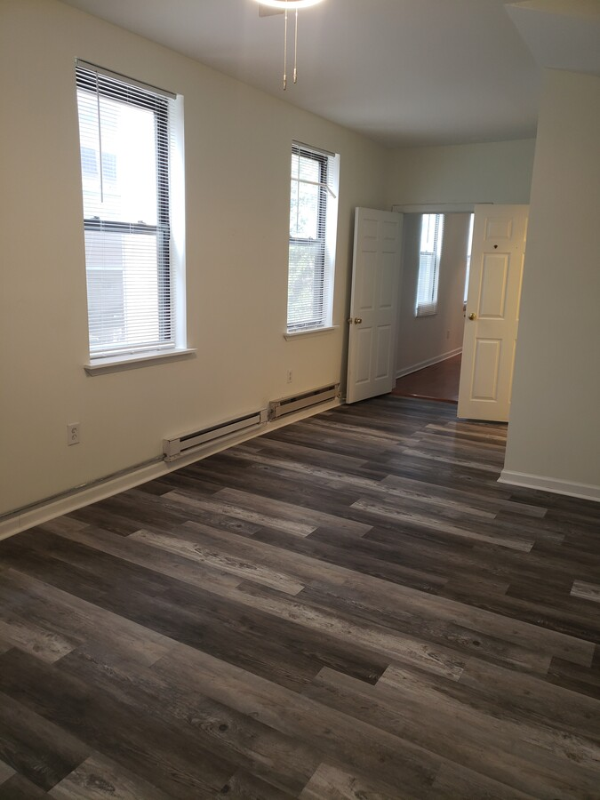 319 Market St - Photo 2 of 7
