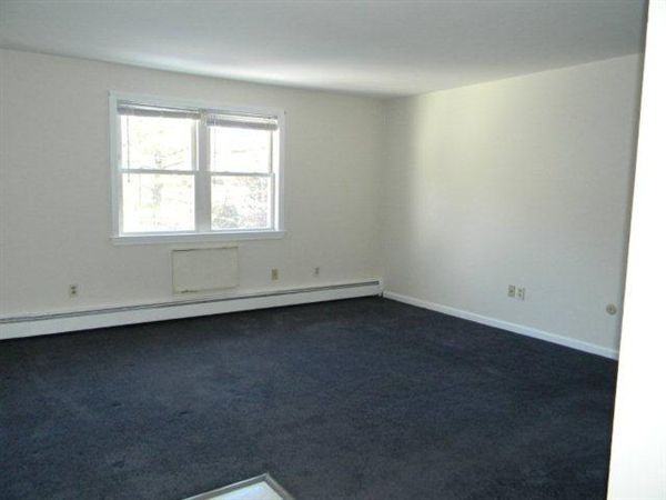 Cranberry manor - Photo 3 of 6