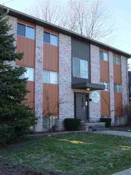 Seymour Manor - Photo 3 of 10