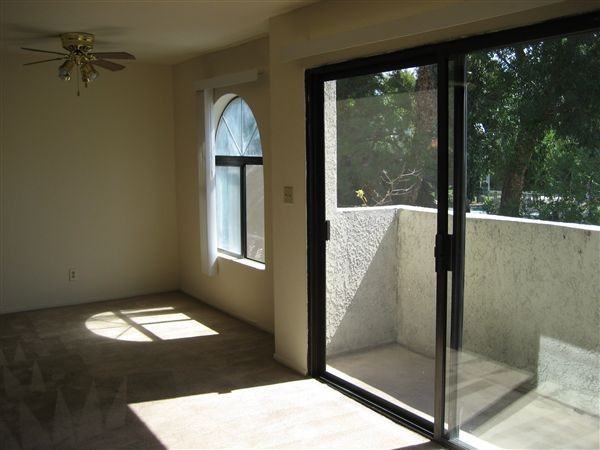 Las Palmas Apartments - Photo 2 of 7