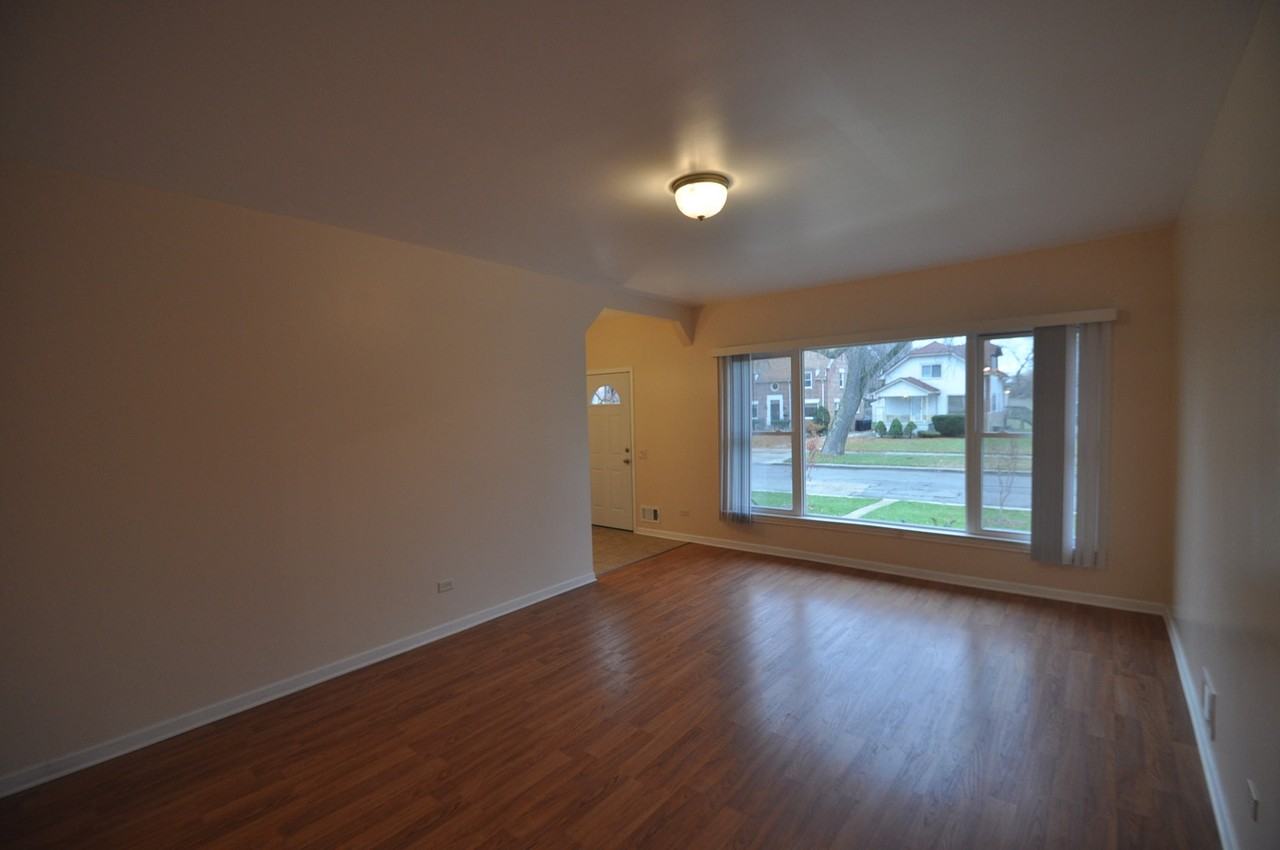 9820 S Charles St - Photo 2 of 10