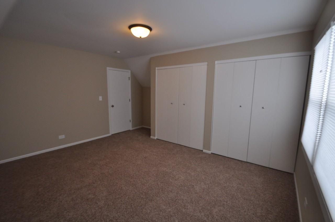 881 Jefferson Dr - Photo 2 of 4