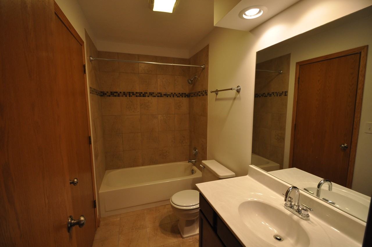 881 Jefferson Dr - Photo 3 of 4