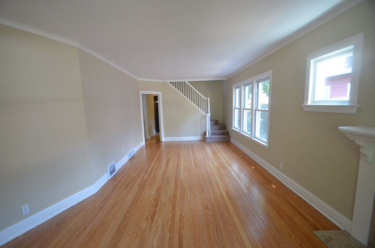 237 Herrick Rd - Photo 3 of 18