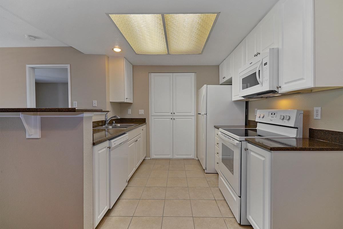8201 E Blackwillow Cir - Photo 2 of 5