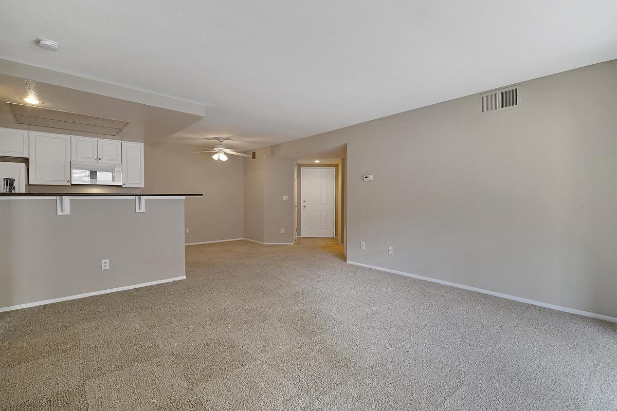 8201 E Blackwillow Cir - Photo 3 of 5