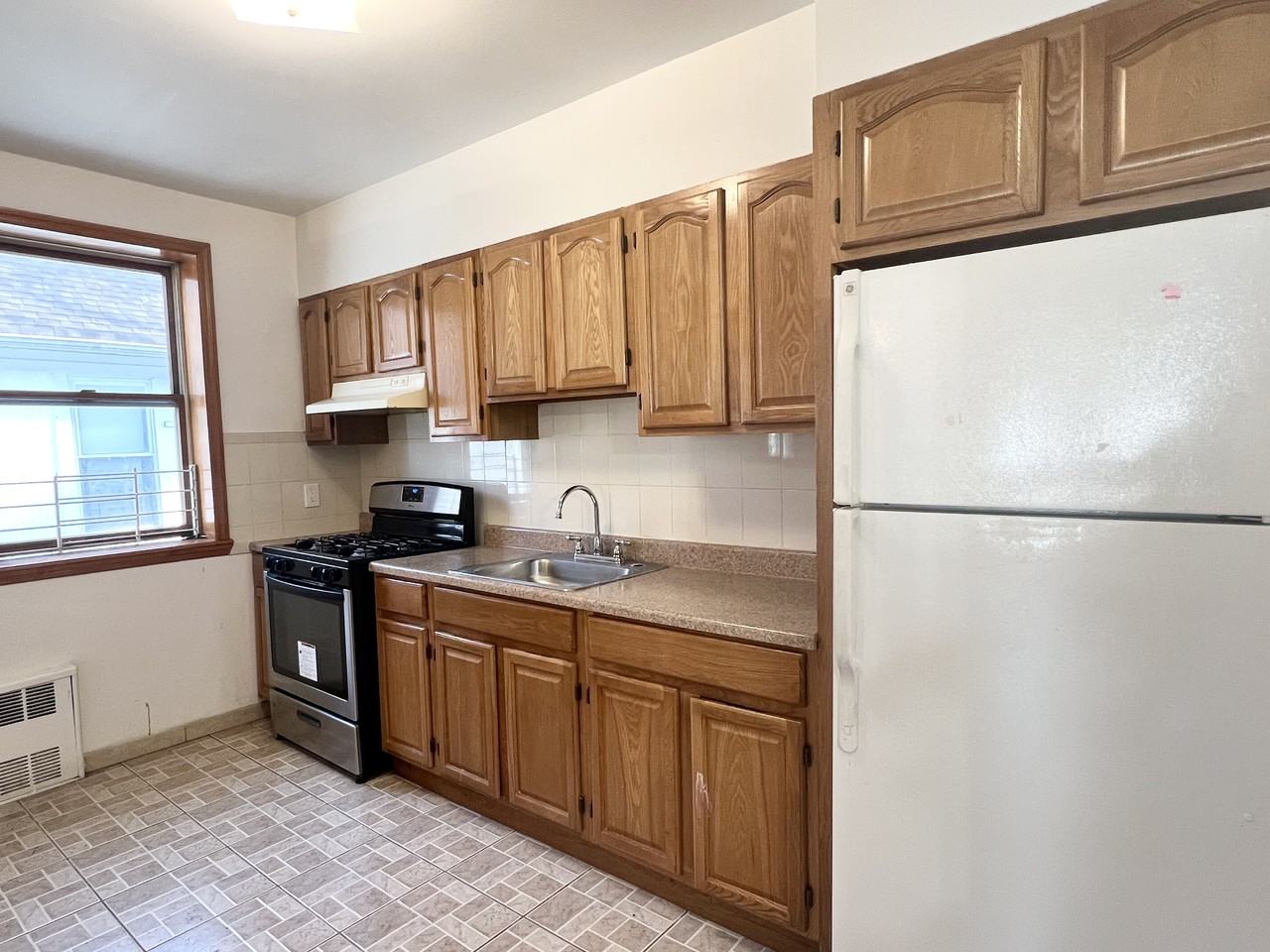 2325 64th St #2R - Photo 2 of 6