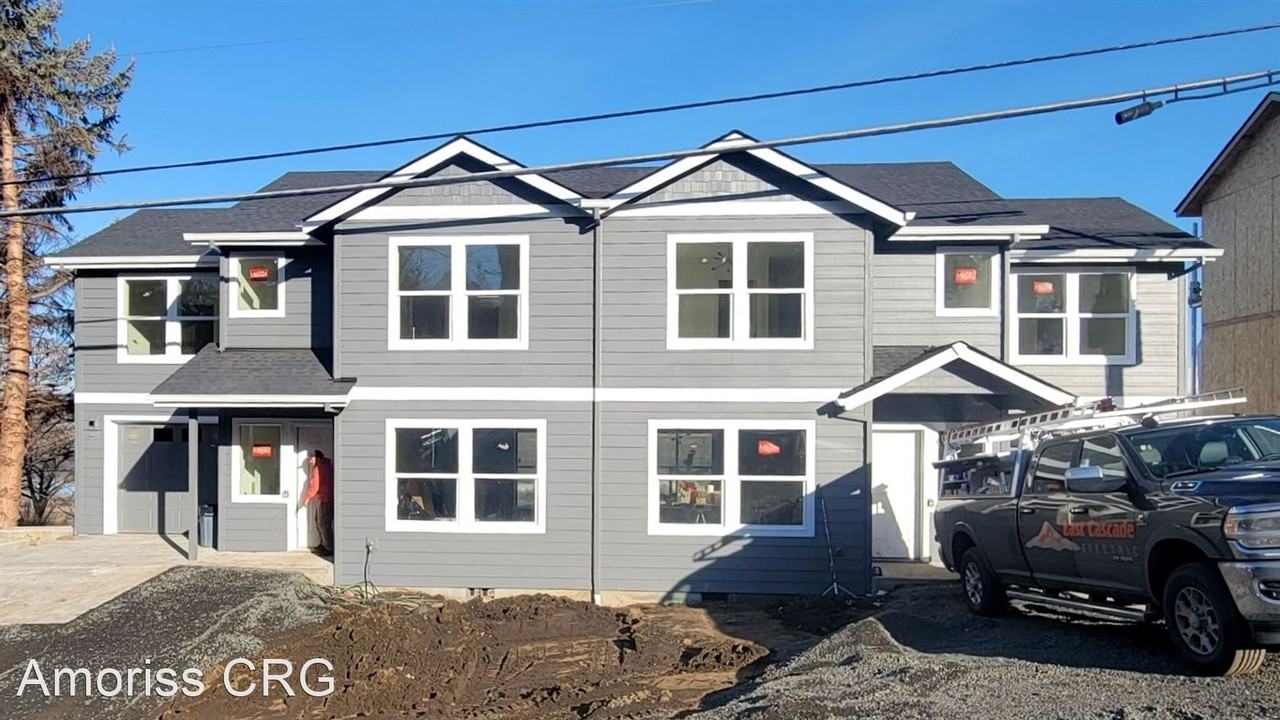 2303 E 9th St - Photo 2 of 16