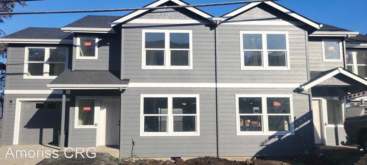 2303 E 9th St - Photo 3 of 16