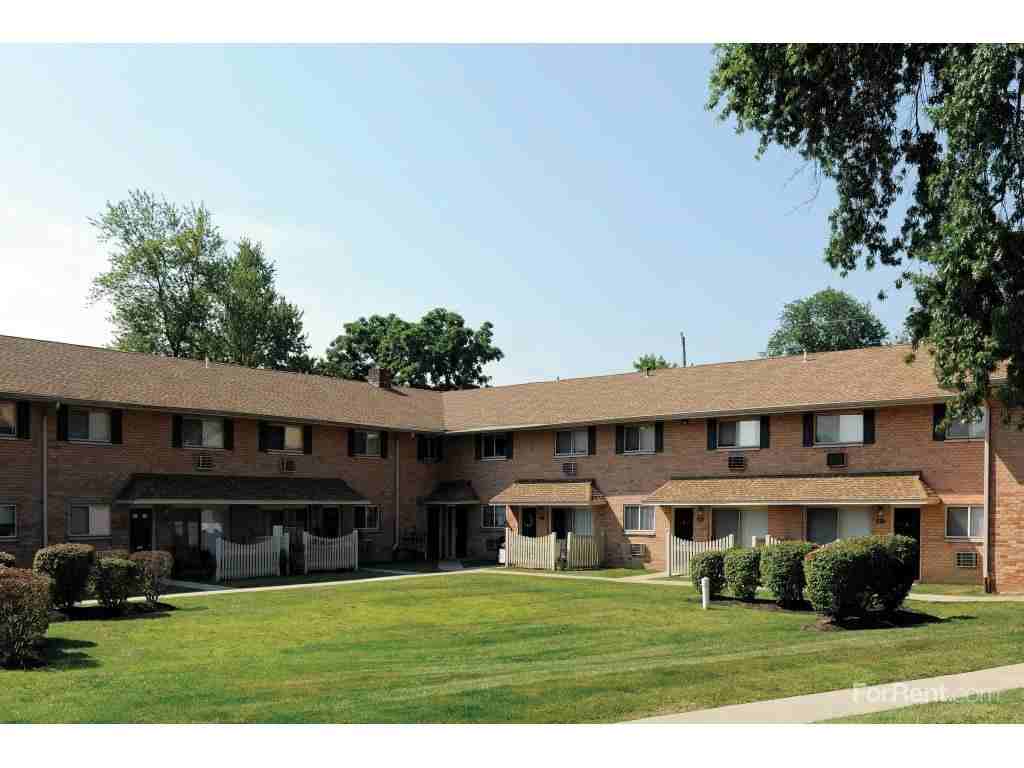 Golf Club Apartments and Townhomes - Photo 3 of 20