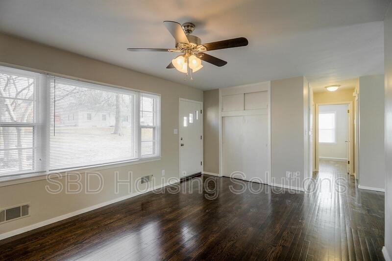 1805 Rankin Dr - Photo 3 of 9