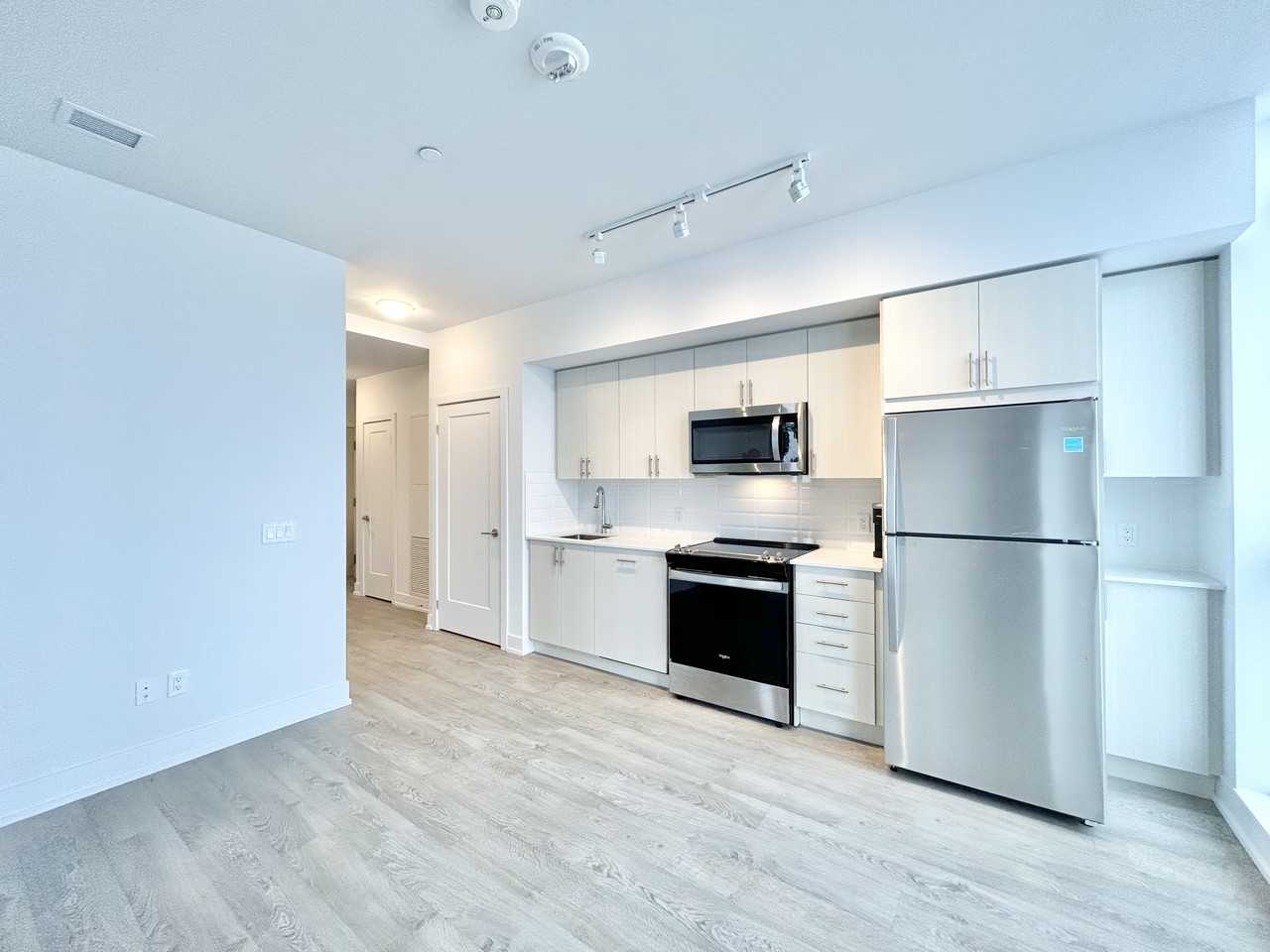 PH-2550 Simcoe Street N, Oshawa, Ontario L1L 0R5 - Photo 2 of 13